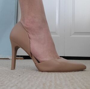 Womens heels NY & Co. Size 7, Tan, vamped shoe 2 inch heel.
